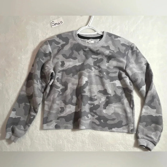 Crewneck - Picture 6 of 7